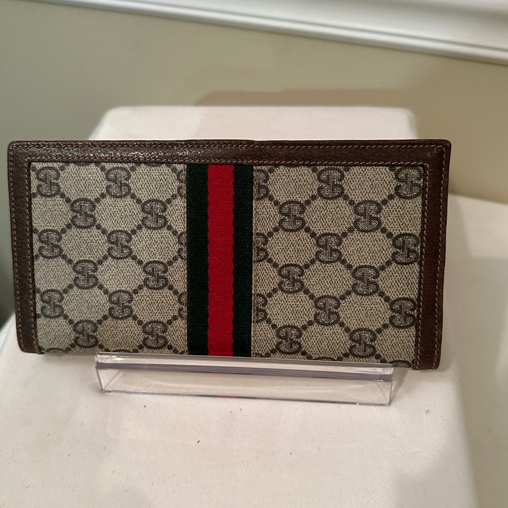 GUCCI vintage EUC Sherry Line bifold wallet. This wallet is about 25 years old